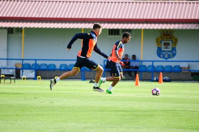 Entrenamiento de la UD Las Palmas en Barranco ...