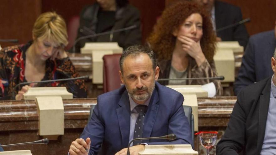 Javier Celdrán comparece ante la Comisión de Hacienda de la Asamblea Regional.