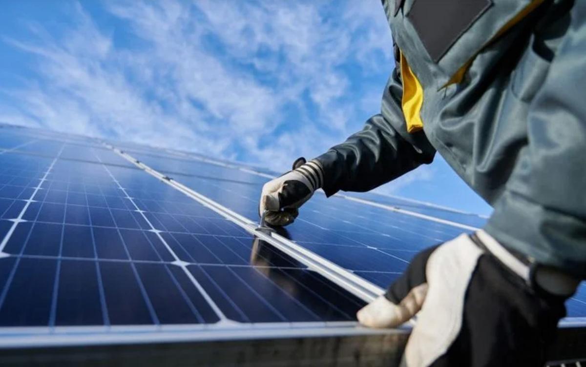 Els preus dels grans contractes de llum es desplomen a Espanya pel caos al mercat elèctric