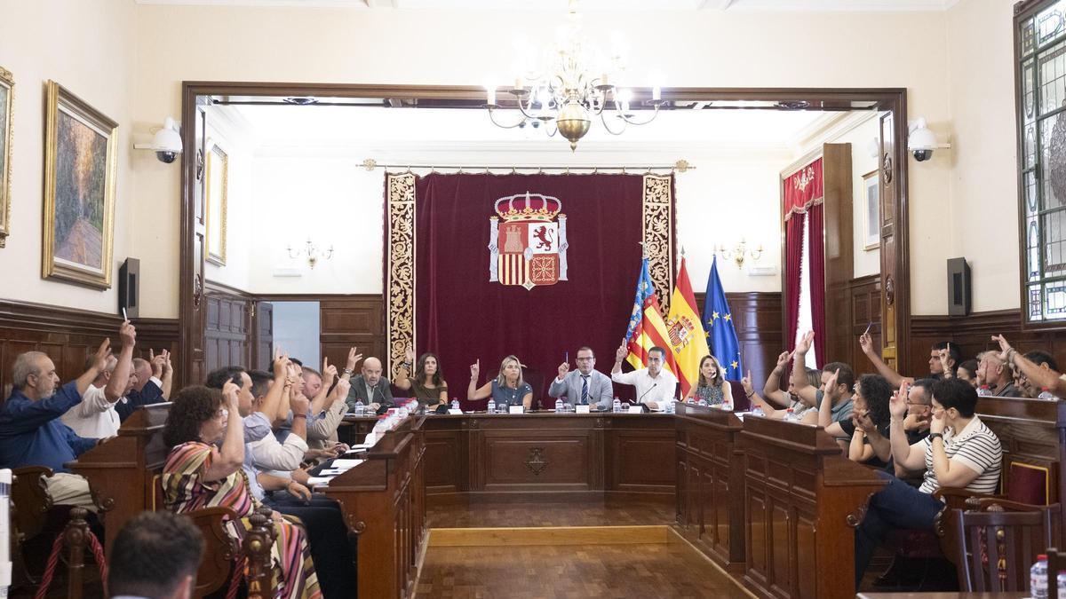Todos los grupos políticos han votado a favor de la propuesta en el pleno extraordinario.