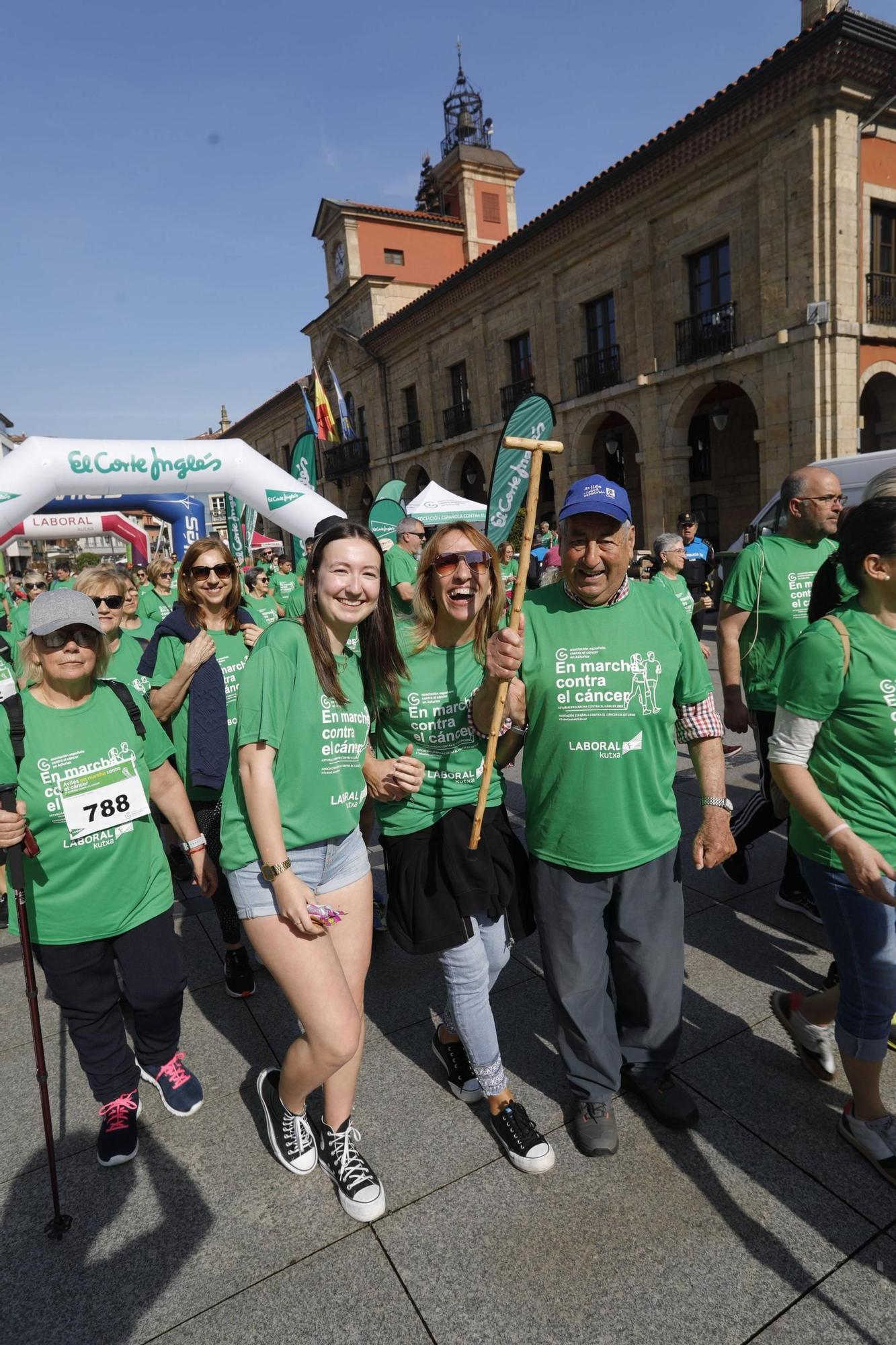 EN IMAGENES: La "marea verde" de la marcha contra el cáncer de Avilés