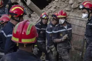 Algunas aldeas marroquíes siguen aisladas dos días después del terremoto