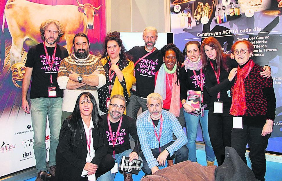 Los representantes de ACPTA y Foroescena en la Feria de Mercartes, en Valladolid.