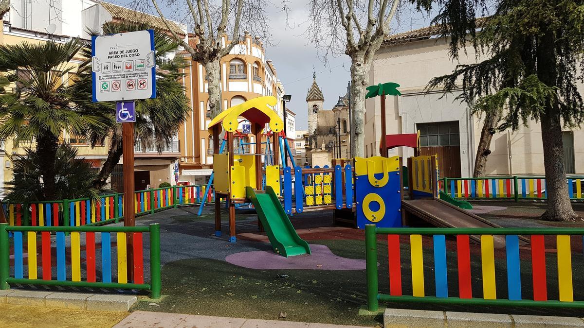 Imagen del parque infantil de la zona de El Coso, en Lucena.