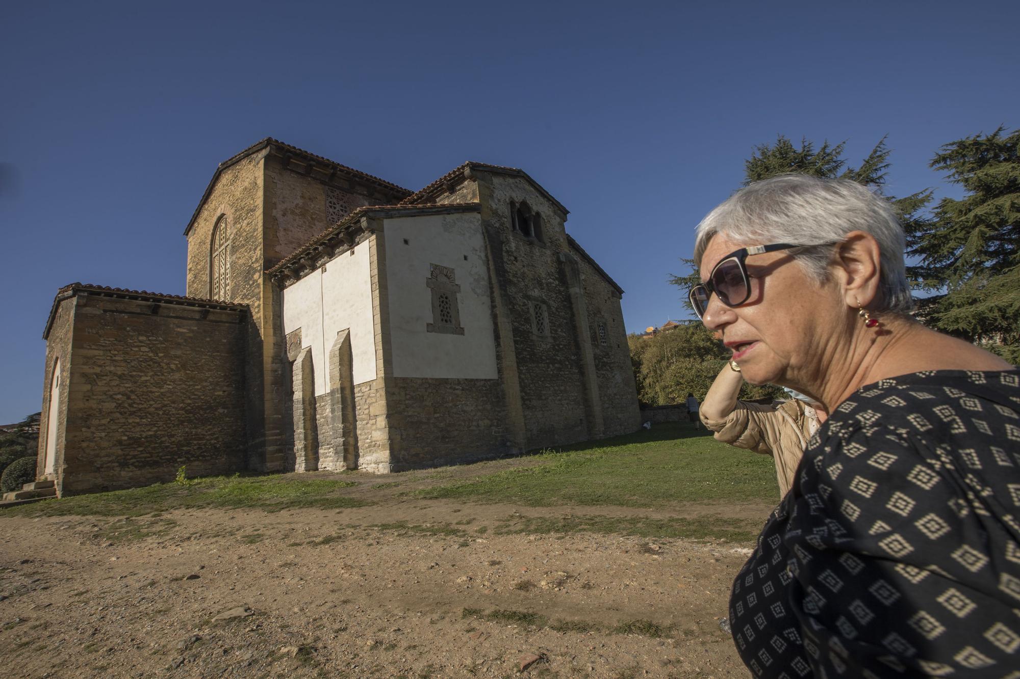 Así está la iglesia de Santullano después de recuperar la carga de mortero en sus muros