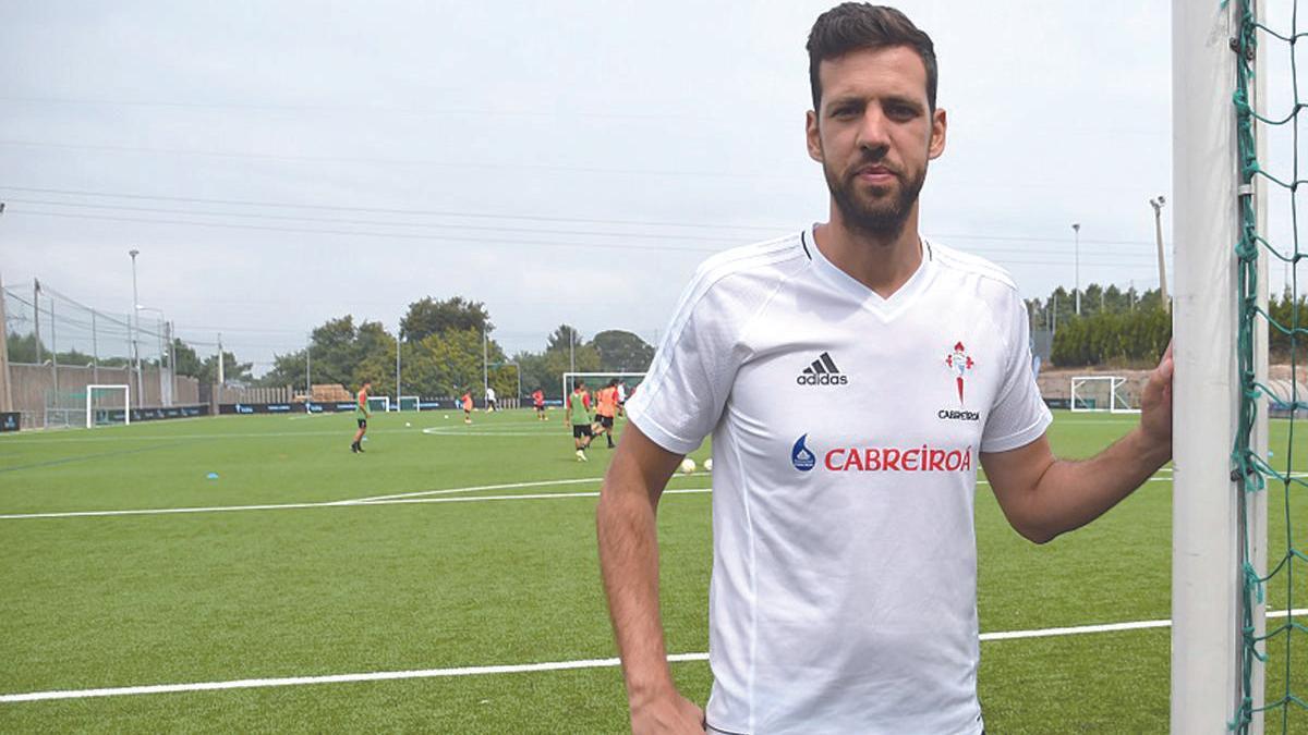 Jorge Cuesta, en A Madroa en un entrenamientode su equipo. // FdV