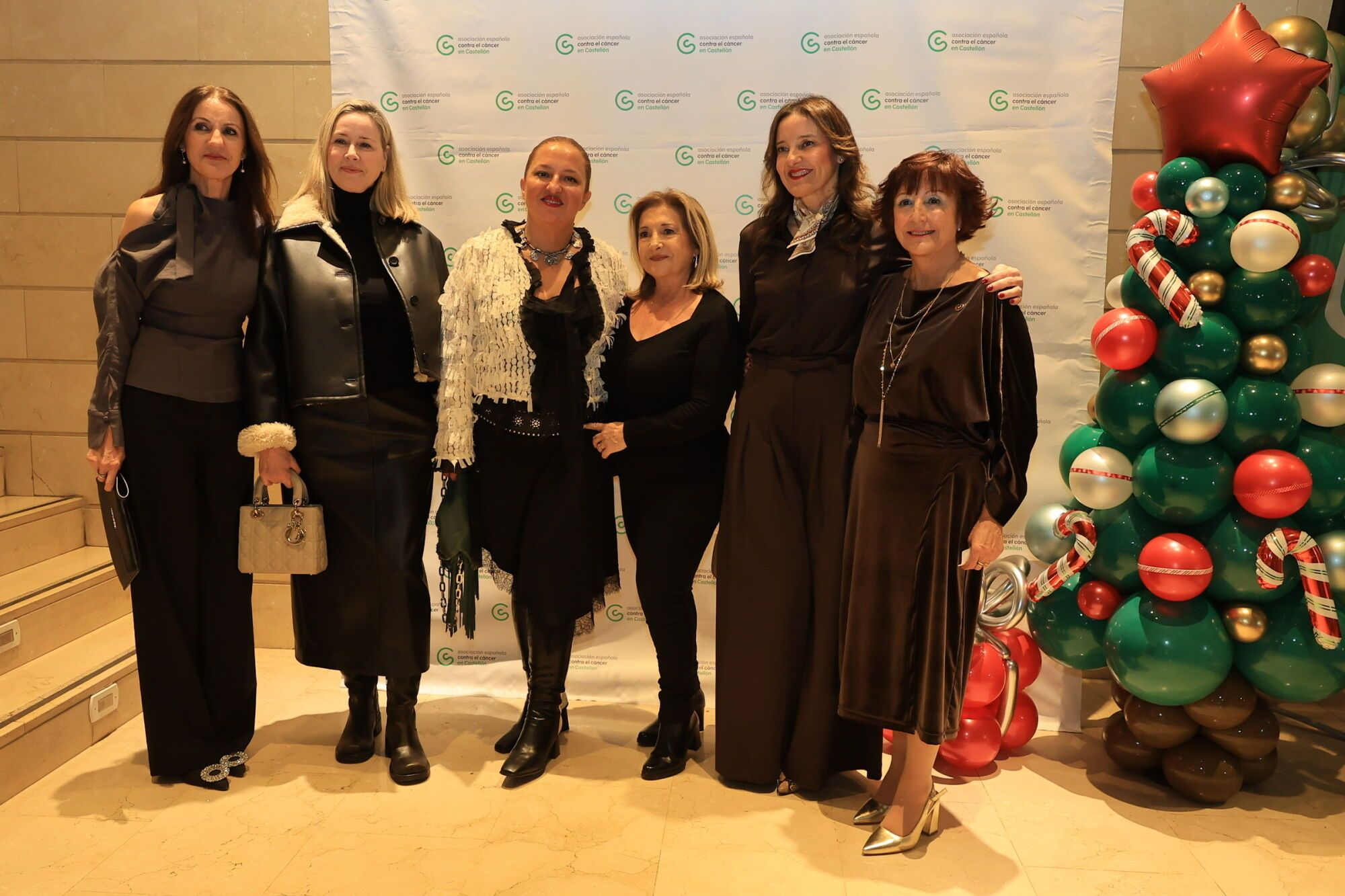 La AECC rinde homenaje al voluntariado en su tradicional cena solidaria