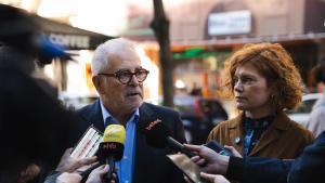 El teniente de alcalde de Vivienda de Barcelona, Jordi Valls, y la presidenta del grupo municipal de ERC, Elisenda Alamany, esta mañana.