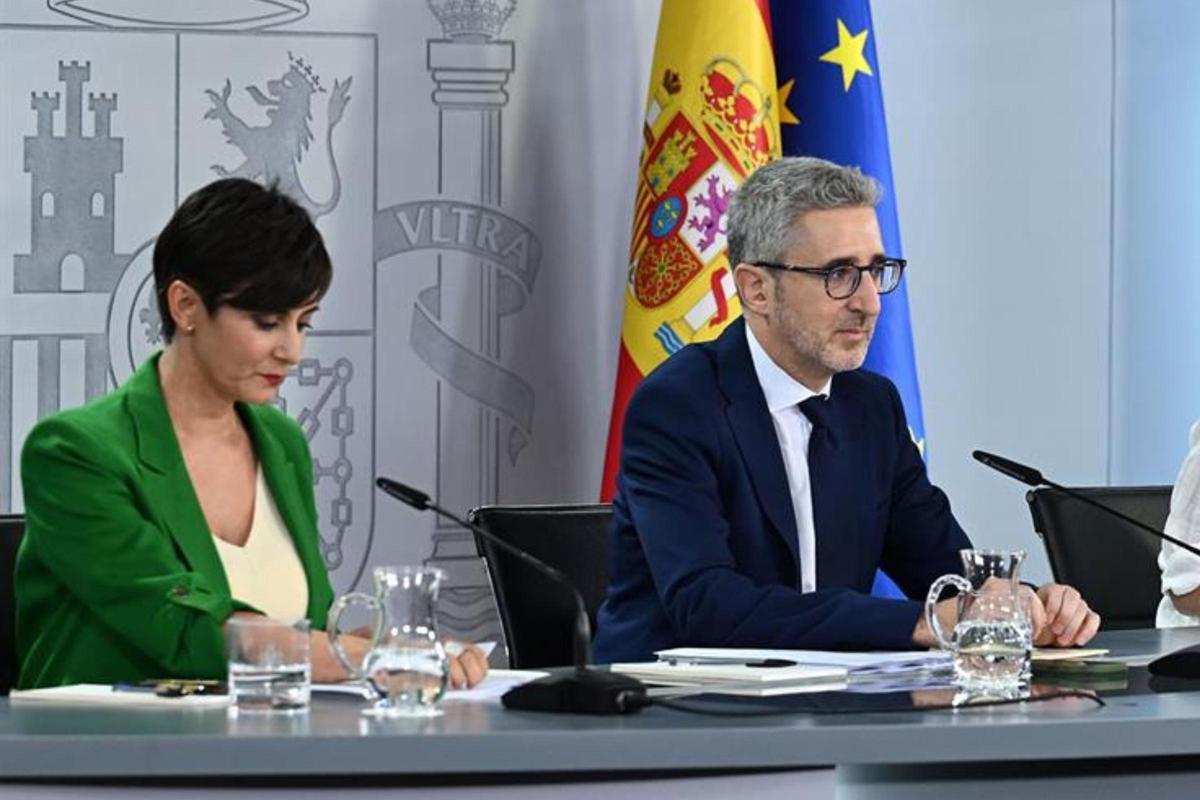 Isabel Rodríguez, ministra de Vivienda, y Arcadi España, ministro de Hacienda