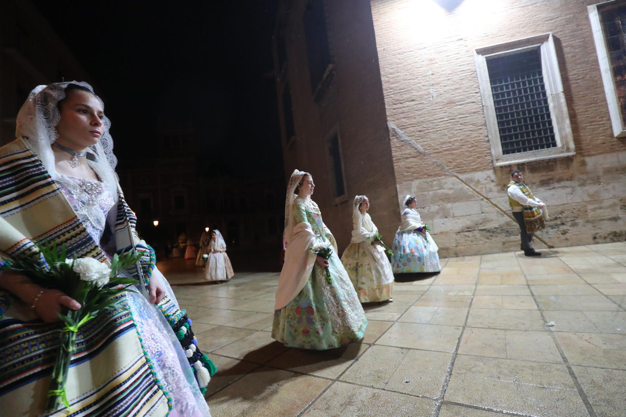 Búscate en el primer día de ofrenda por la calle de la Paz (entre las 21:00 a las 22:00 horas)