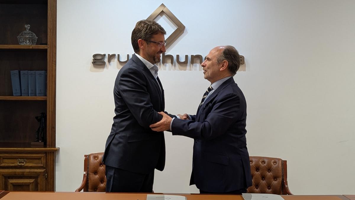 Enrique Fernández junto a Ignacio Villaverde.
