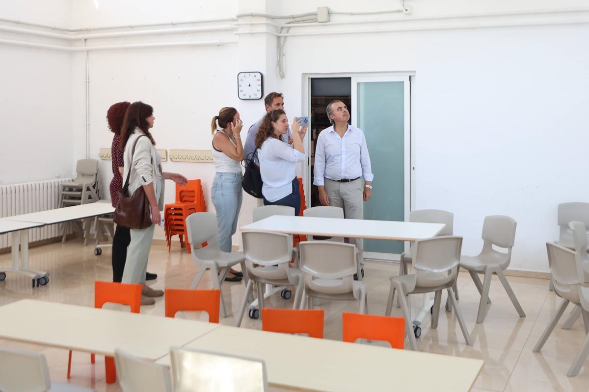 La visita al colegio Can Misses tras las inundaciones, en imágenes