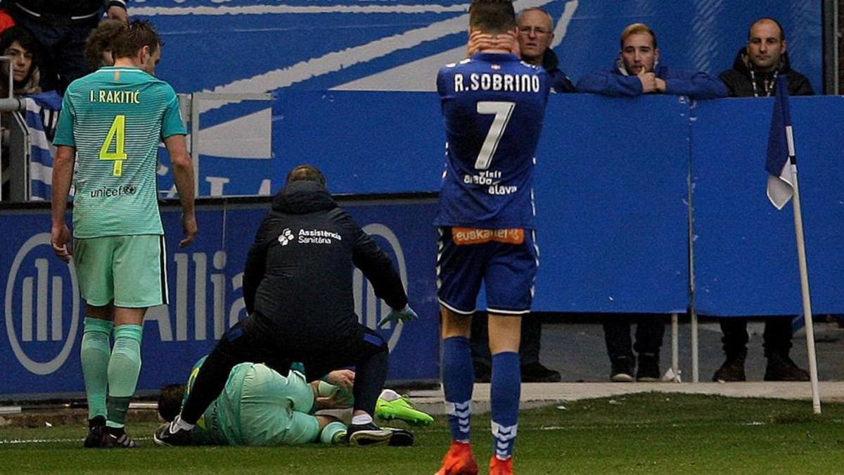 Aleix Vidal cayó lesionado de gravedad en el feudo del Alavés