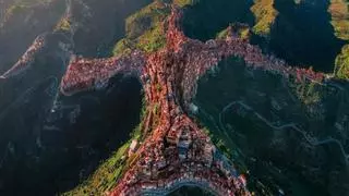 Esta es la ciudad que tiene la forma de un hombre estirado: increíble vista aérea