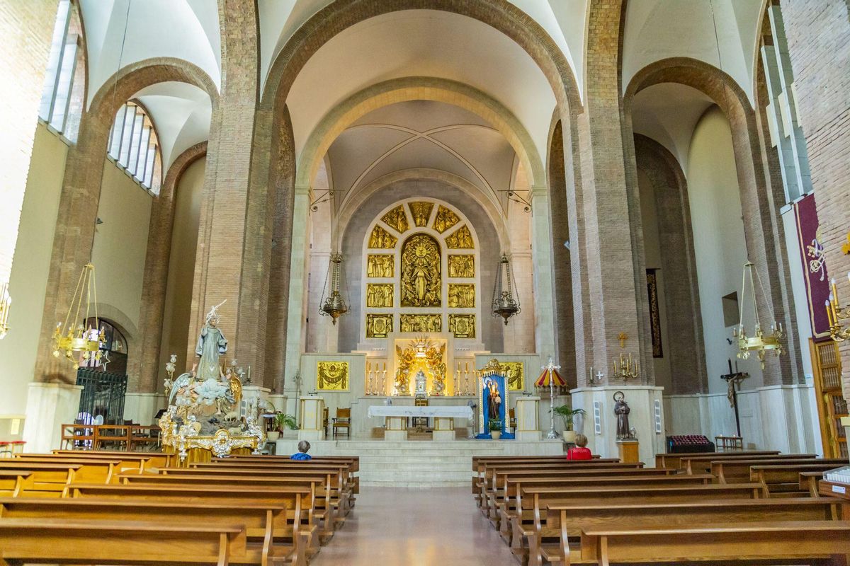 La localidad, con numerosos edificios, construcciones y elementos ornamentales, atesora un rico patrimonio de corte religioso.