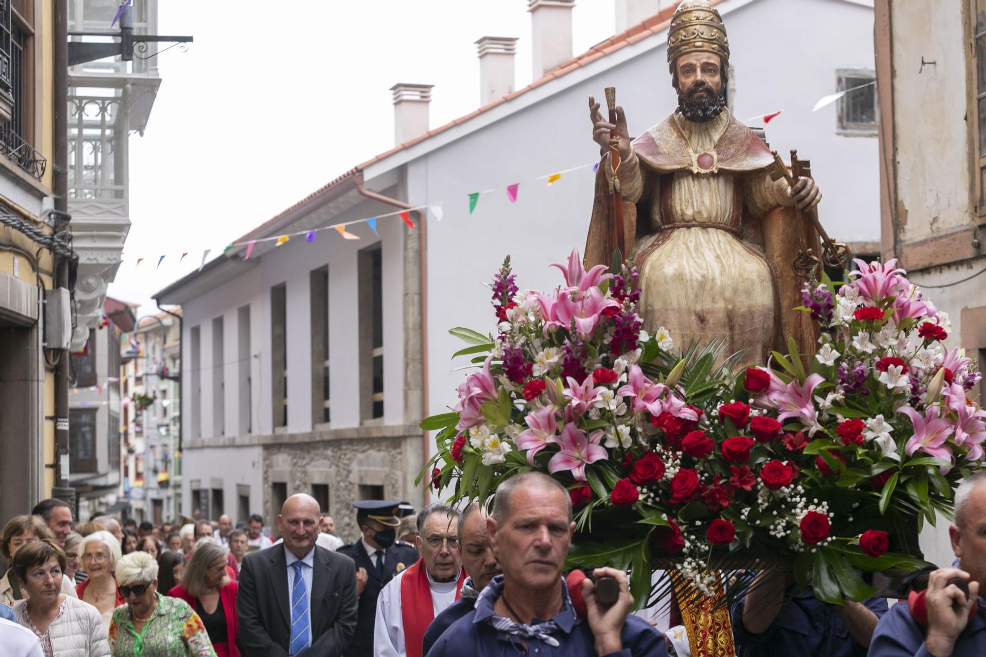 Cudillero se llena por el pregón de l'Amuravela, que invitó a "cantar ya bellar hasta quedanus sin fualgu"