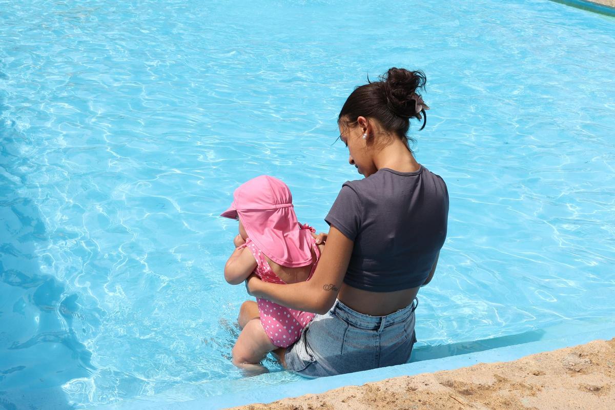 Alcoy convierte sus piscinas en refugio frente al calor extremo