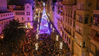 Alicante ya está en Navidad tras el encendido de las luces en 144 calles