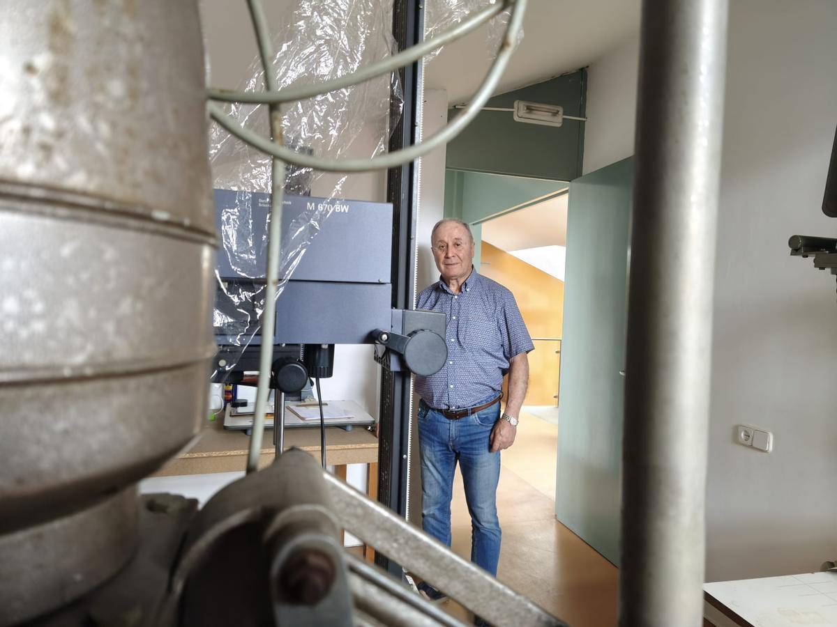 El montaje del Laboratorio de Fotografía Química del Museo "Villa ya Mercáu" de Grado, en imágenes
