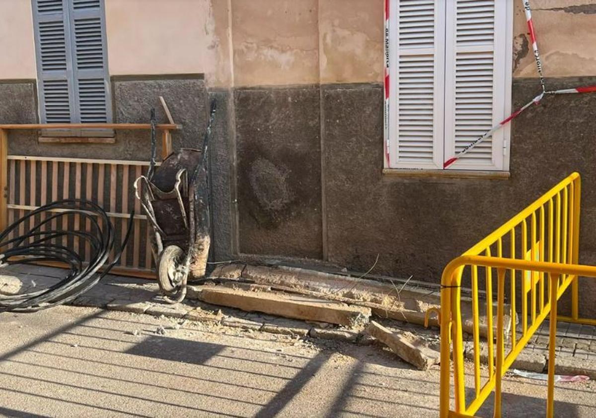 Teile der eingestürzten Deckenbalken