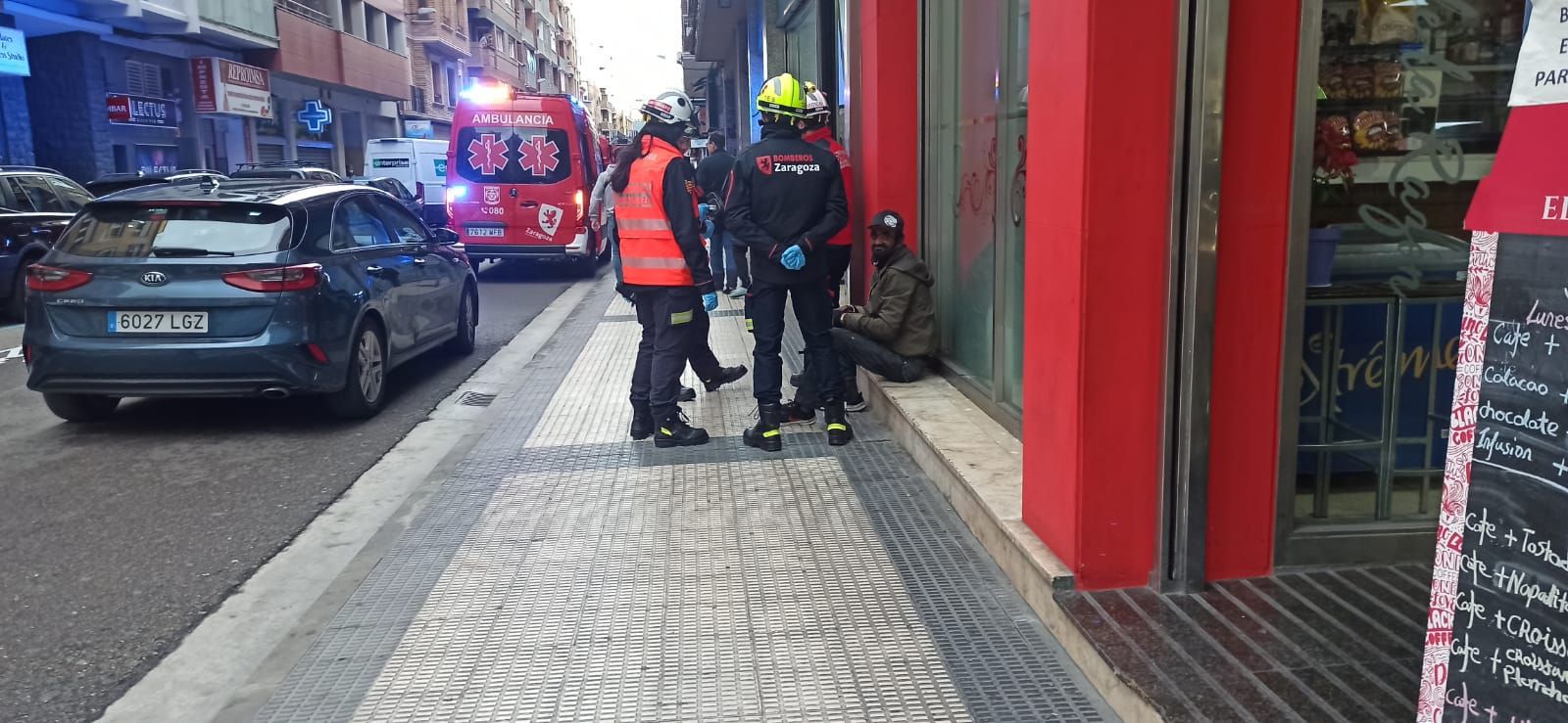 Susto en la calle Carmen por el incendio de un local en desuso