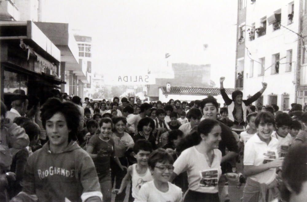 La asociación de vecinos ha preparado una exposición de fotos al aire libre con una selección de fotos de las cuarenta ediciones. Estas son algunas.