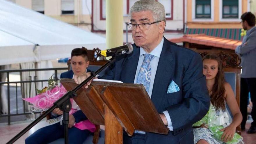 Jesús García Pérez, durante la lectura del pregón de las fiestas de Sotrondio.