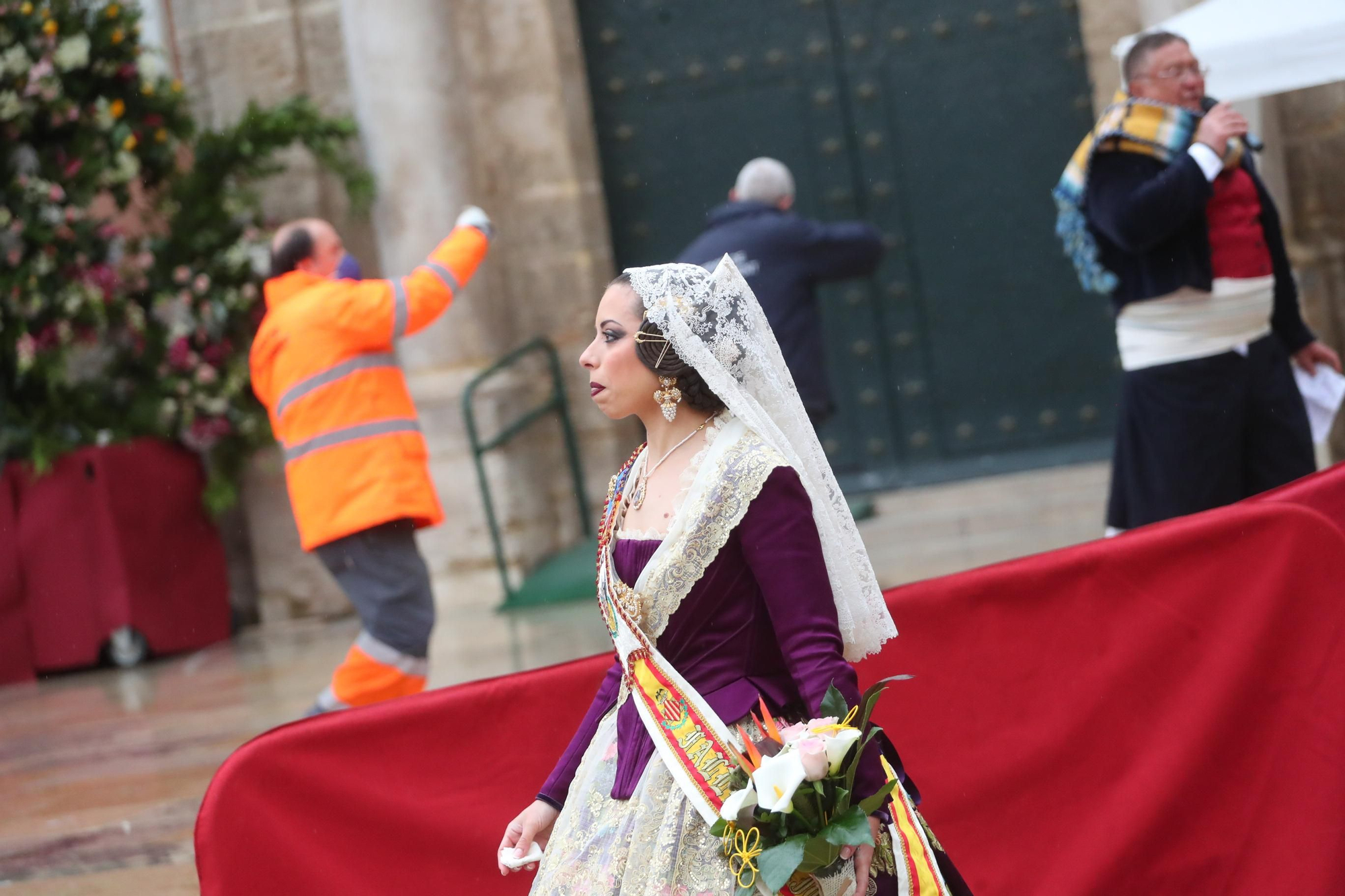 Búscate en el primer día de ofrenda por la calle de la Paz (entre las 17:00 a las 18:00 horas)