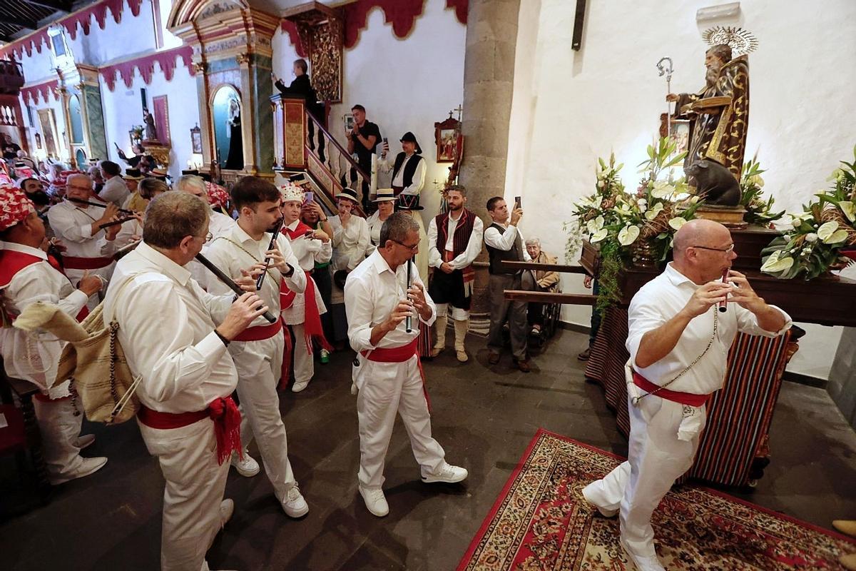 Romería por San Antonio Abad, en Arona.