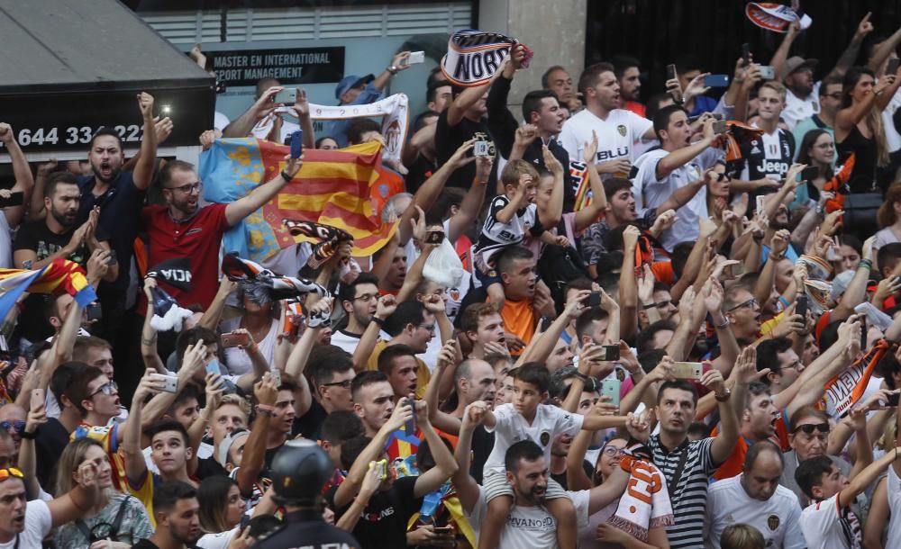 Así ha recibido la afición al Valencia en Mestalla