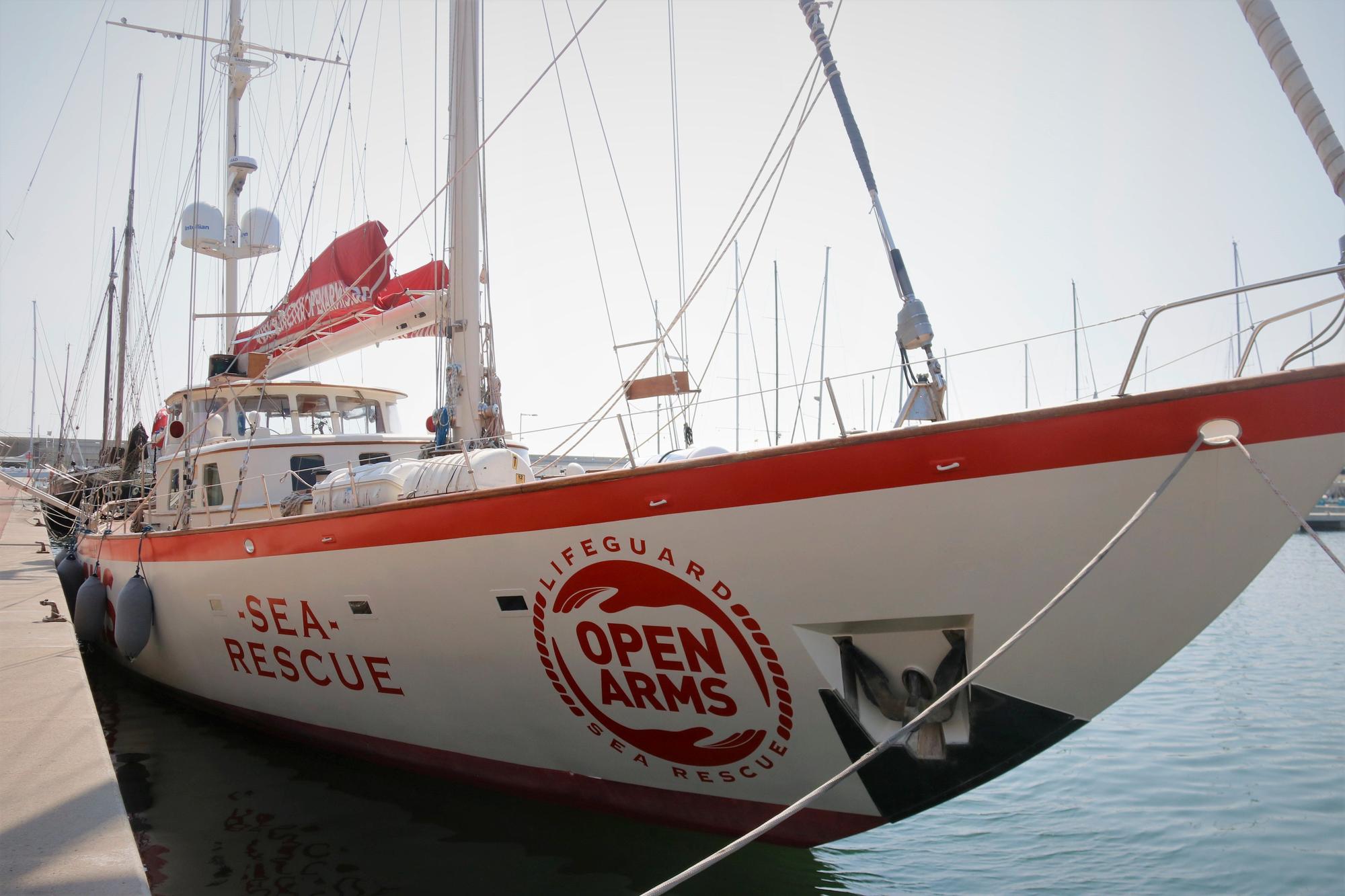 El velero Astral de Open Arms en el puerto de Badalona en 2019.