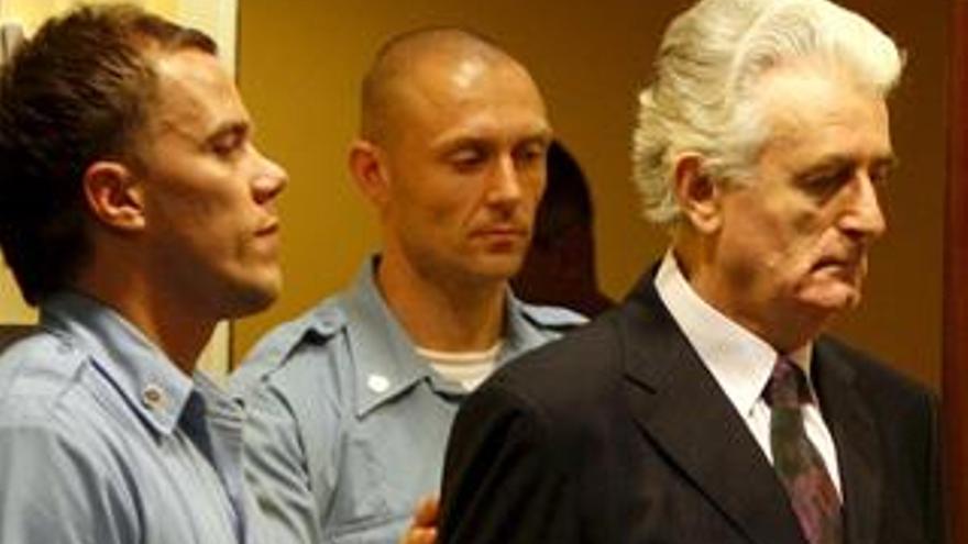 Karadzic declara desafiante al juez de la Haya que fue secuestrado