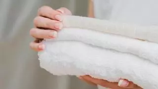 El truco de 30 céntimos de los expertos para que tus toallas queden como nuevas al sacarlas de la lavadora