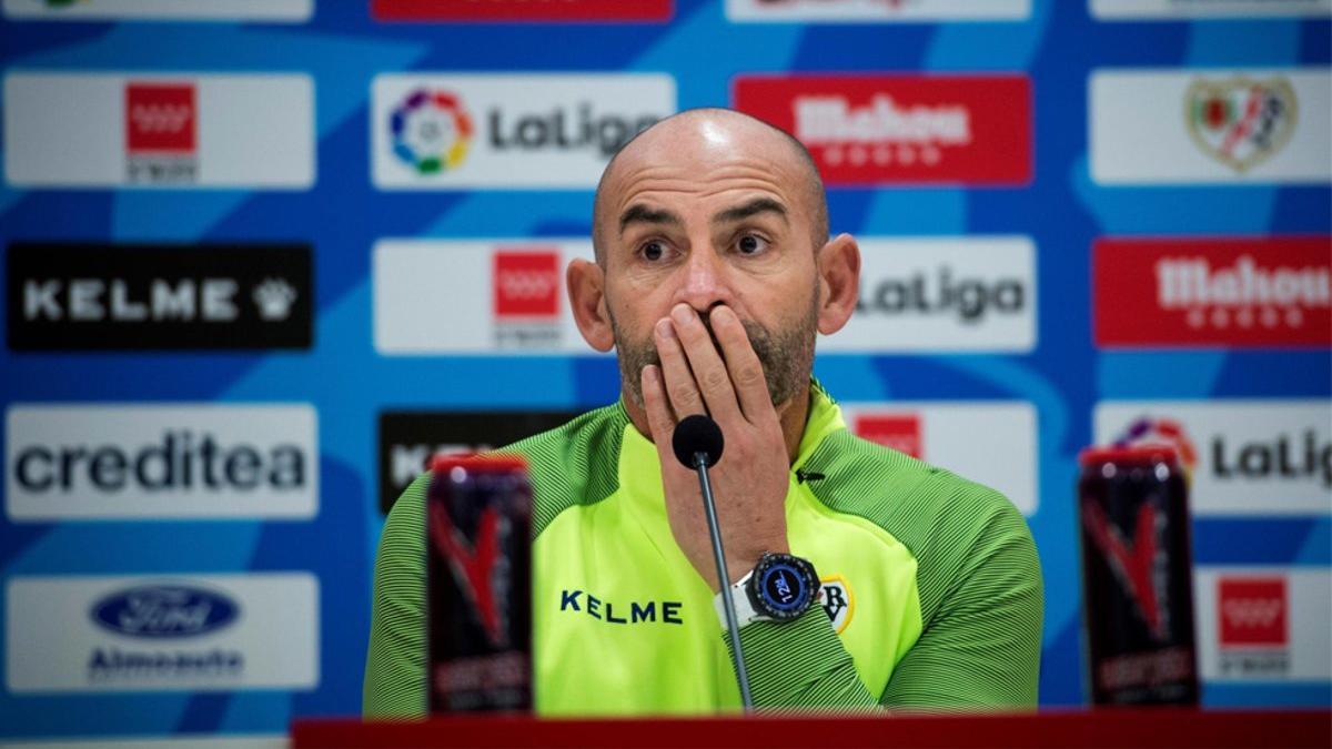 Paco Jémez, pensativo en rueda de prensa