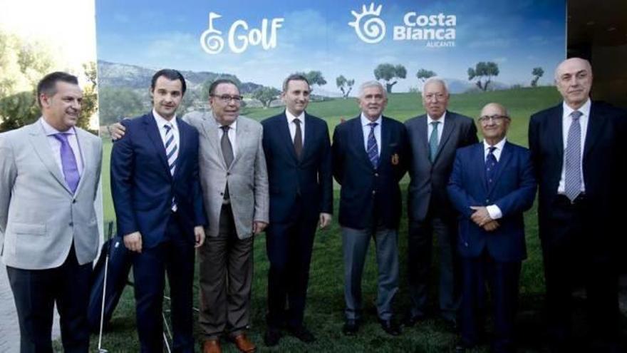 Presentación en el Club INFORMACIÓN del Estudio de Impacto Económico del Golf en la Costa Blanca que contó con la presencia de Salvador Lucas, Eduardo Dolón, Enrique Garrigós, César Sánchez, Gonzaga Escauriaza, José Manuel García-Margallo, Andrés Torrubia y Juan Antonio Lopez Ruiz de Zuazo.