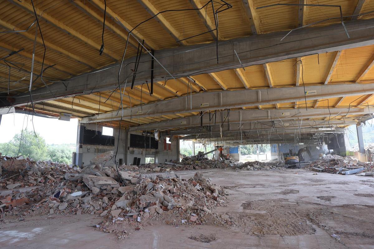 Galería de fotos del derribo de la mítica discoteca Pirámide en Cabanes