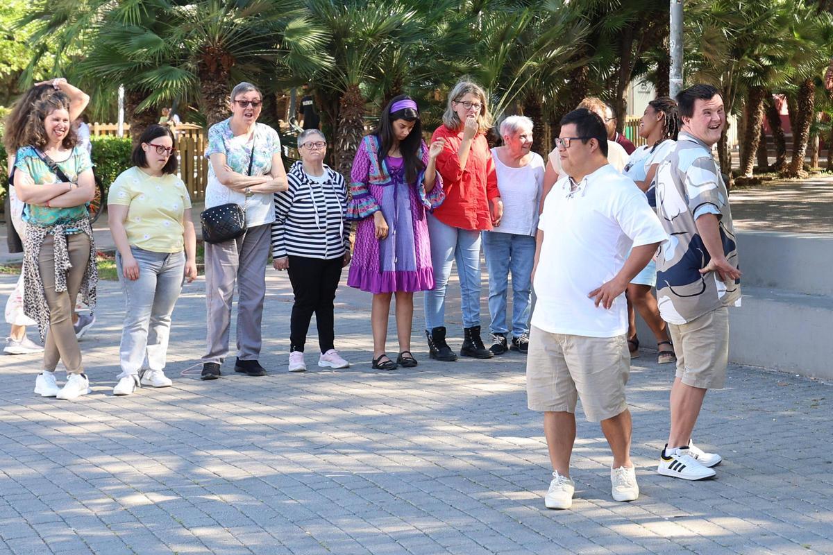 Una master class de modelaje en el Parque de la Paz, en imágenes