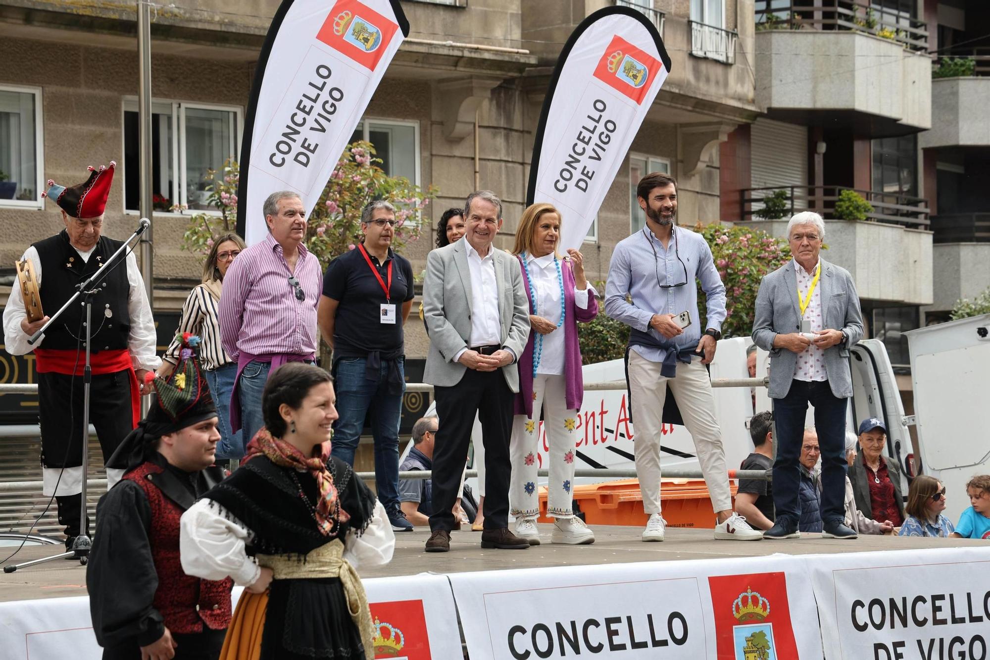 Vigo baila «al compás de una muiñeira»