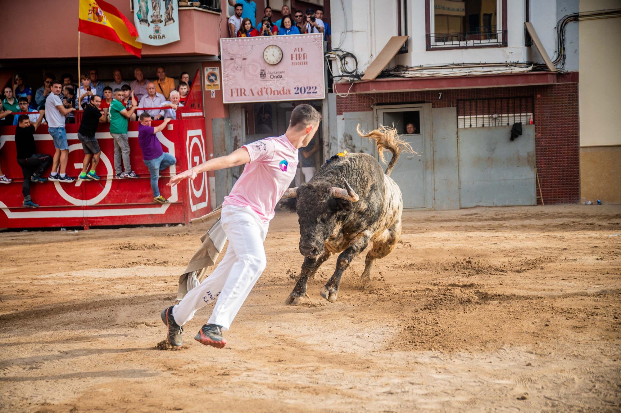 La tarde taurina del viernes de la Fira d'Onda, en imágenes