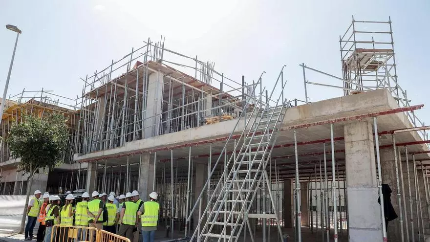 Visita a las obras del Centro Social de Torrellano