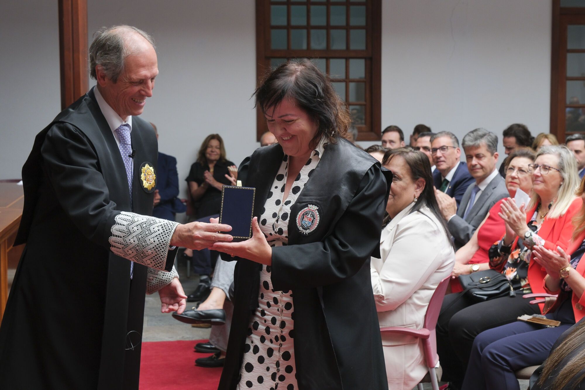 Jura de letrados y entrega de medallas al mérito profesional