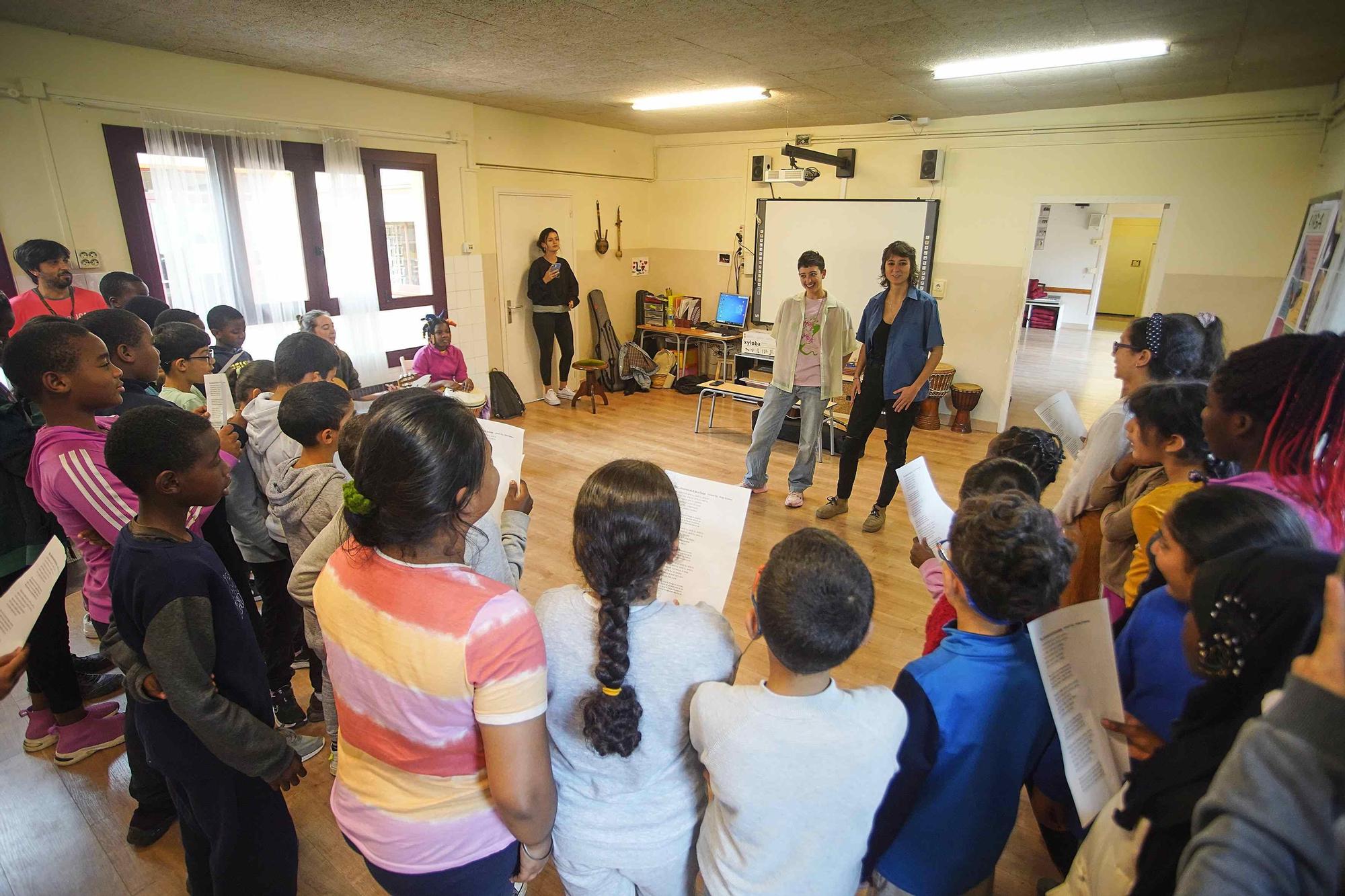 El Festivalot acosta Roba Estesa, Lildami i Els Catarres a les escoles