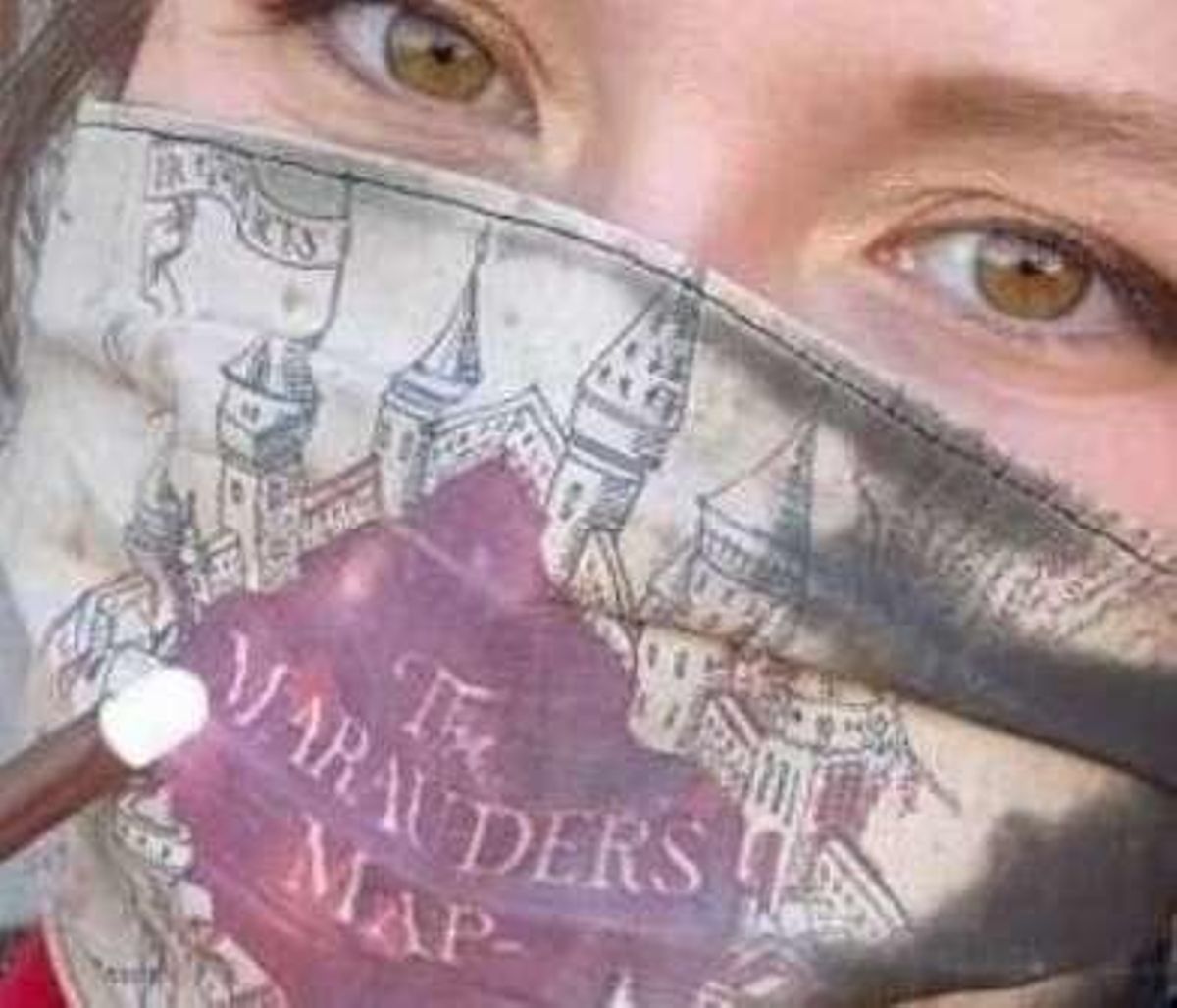 Gaultier apuesta por la mascarilla como obra de arte de un solo uso