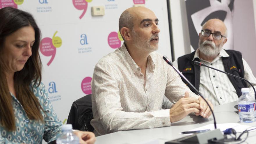 Alfredo Sanzol, en el centro, junto a Estefanía de los Santos y Guillermo Heras