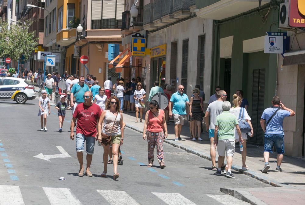 Imágenes del ambiente en la quinta mascletà de Hogueras