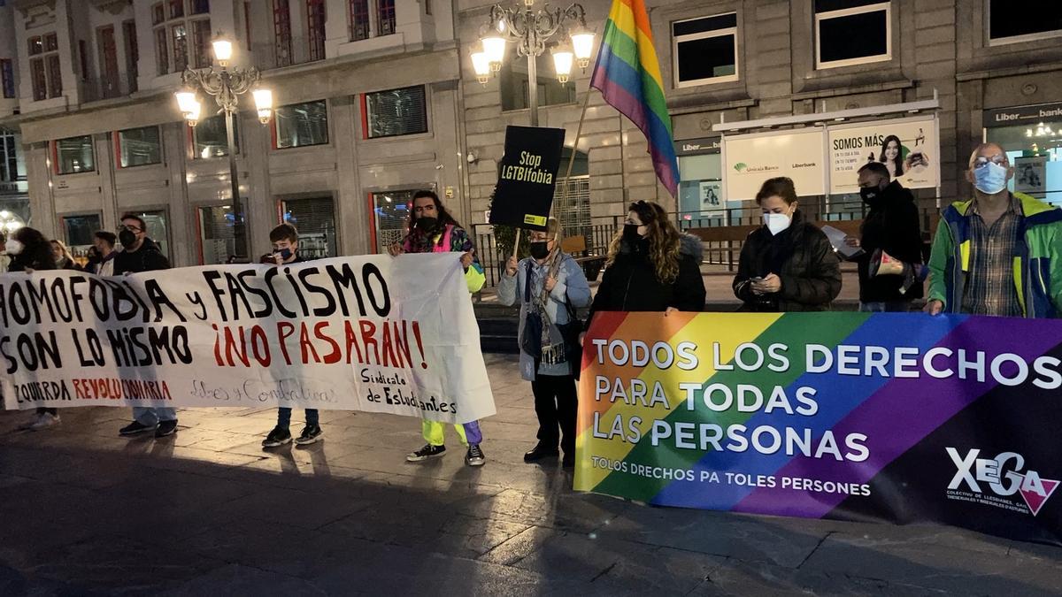 Manifestación contra la homofobia en Oviedo