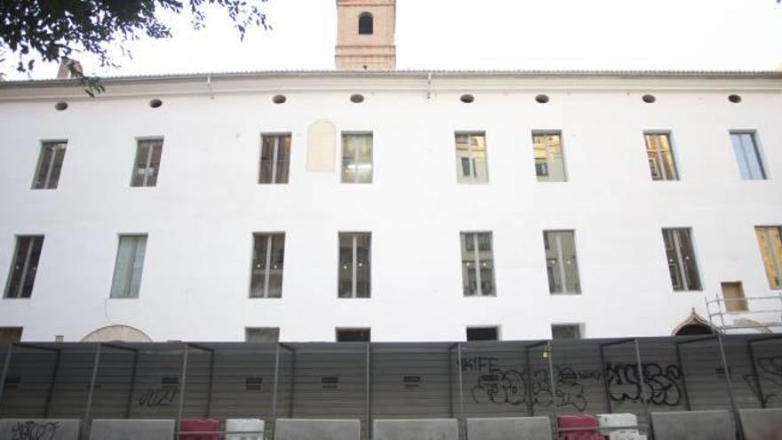 Las restauraciones de la Roqueta eliminan elementos históricos de la fachada