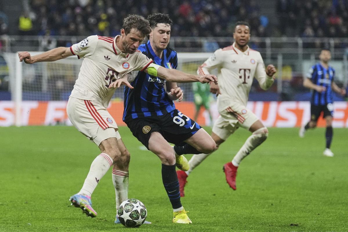 Bastoni pelea con Müller en el último Inter-Bayern de Múnich