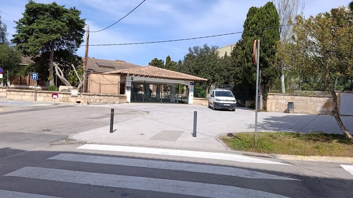 Exterior del instituto de bachillerato de Artà.