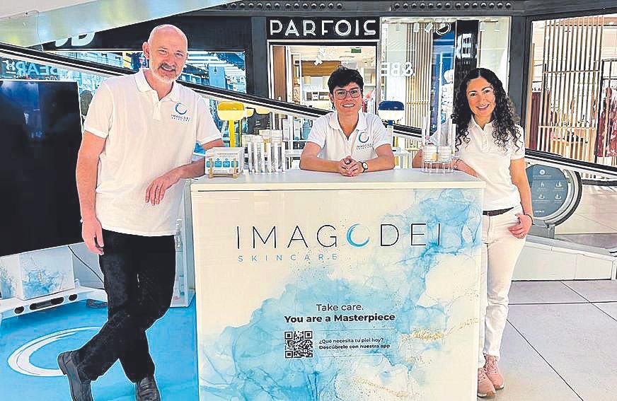 Ian Wilders, cofundador; Isabel Gonzalo, farmacéutica; y Pilar Macías, cofundadora.